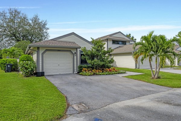 2474 Bedford Mews Wellington, FL 33414