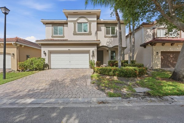 1275 Rosegate Riviera Beach, FL 33404