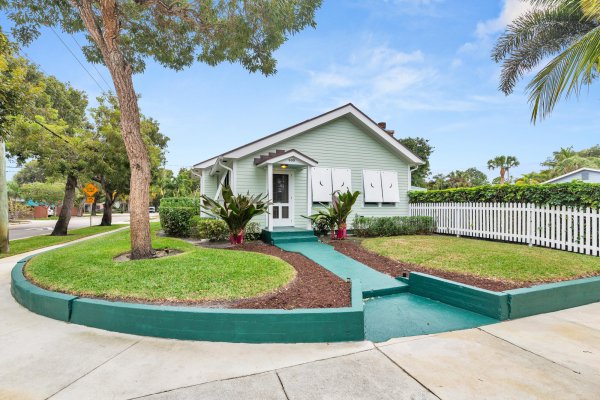 800 Kanuga West Palm Beach, FL 33401