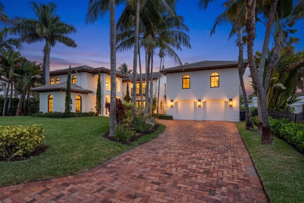 257 E Lakewood West Palm Beach, FL 33405