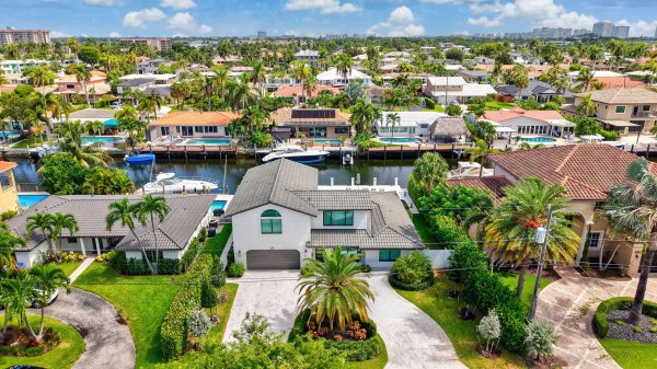 2447 SE 10th Pompano Beach, FL 33062
