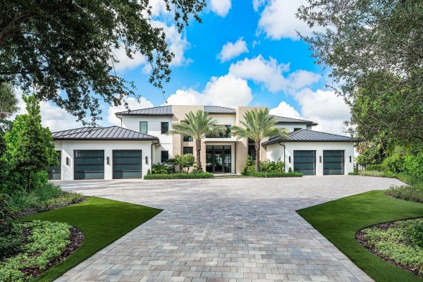 2961 NE 27th Ave Lighthouse Point, FL 33064