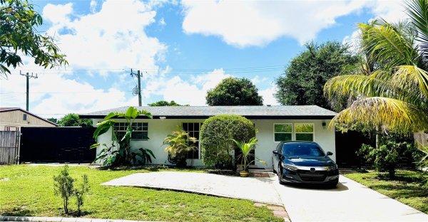 7140 Custer St Hollywood, FL 33024