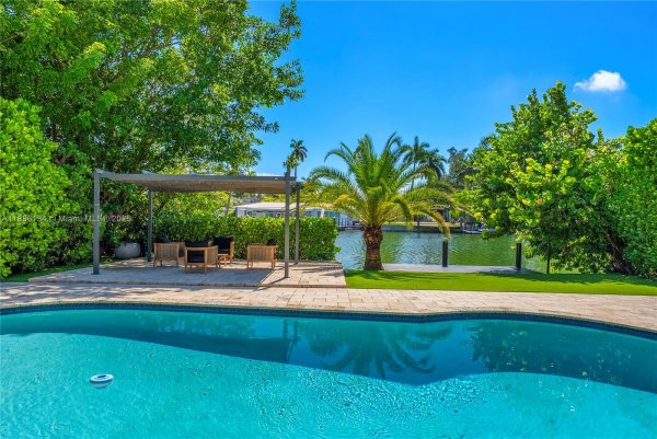 410 S Shore Dr Miami Beach, FL 33141 410 S Shore Dr Miami Beach, FL 33141