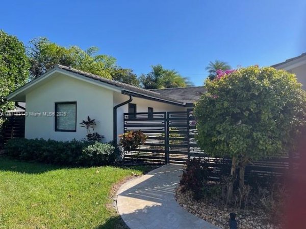 2606 N Riverside Dr Pompano Beach, FL 33062