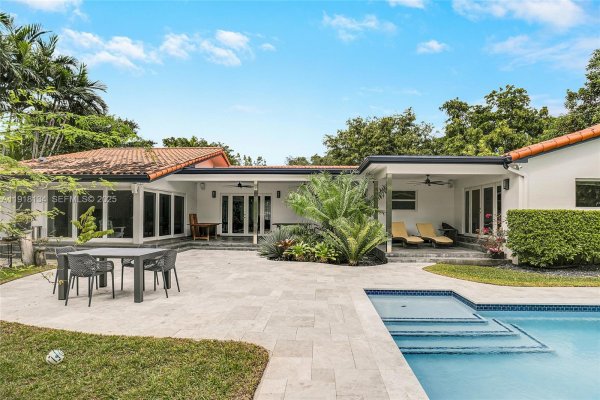 259 E Shore Dr Miami, FL 33133