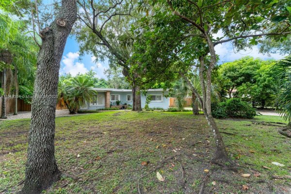 8318 SW 131st St Pinecrest, FL 33156