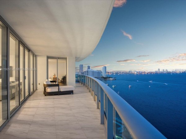 1331 Brickell Bay Dr #1811 Miami, FL 33131