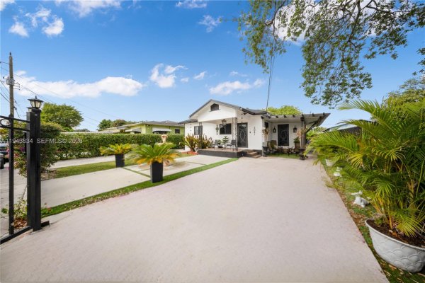 3041 NW 51st St Miami, FL 33142