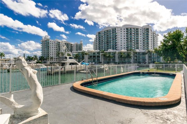 7917 West Dr #17 North Bay Village, FL 33141