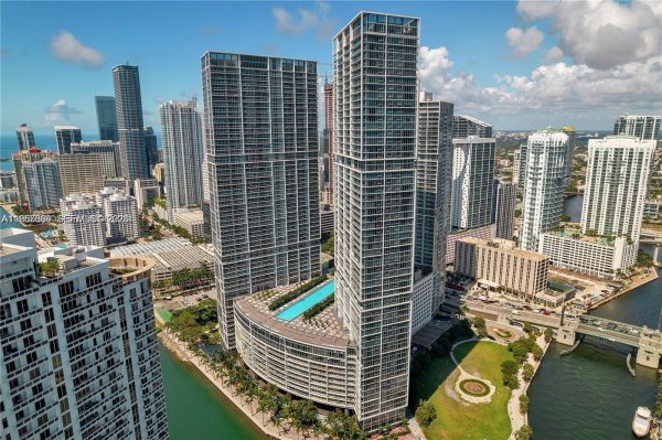 475 Brickell Ave #4211 Miami, FL 33131