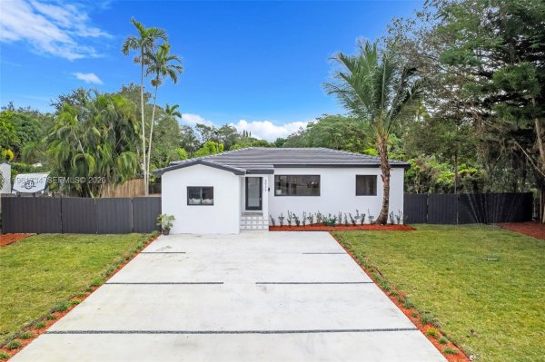 5933 SW 61st Ave South Miami, FL 33143