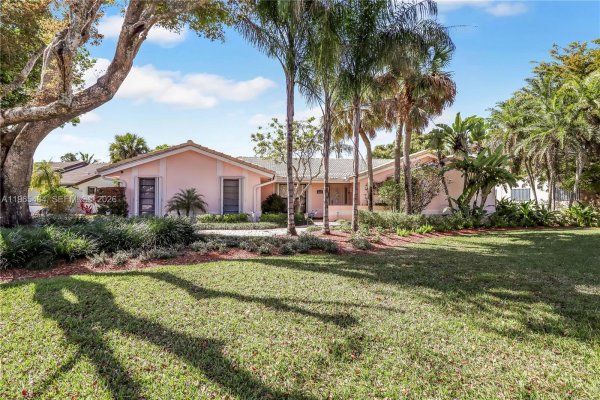 9620 E Calusa Clb Dr Miami, FL 33186