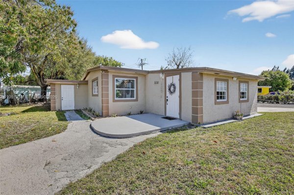 3220 NW 2nd St Lauderhill, FL 33311