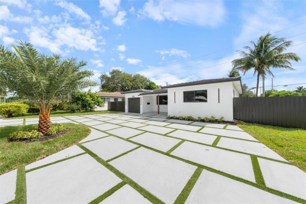 1305 N 31st Rd Hollywood, FL 33021
