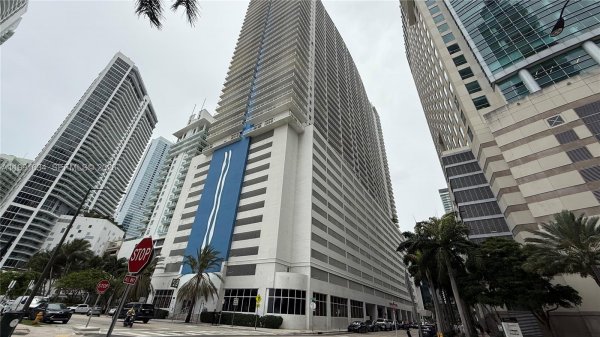 1200 Brickell Bay Dr #2216 Miami, FL 33131