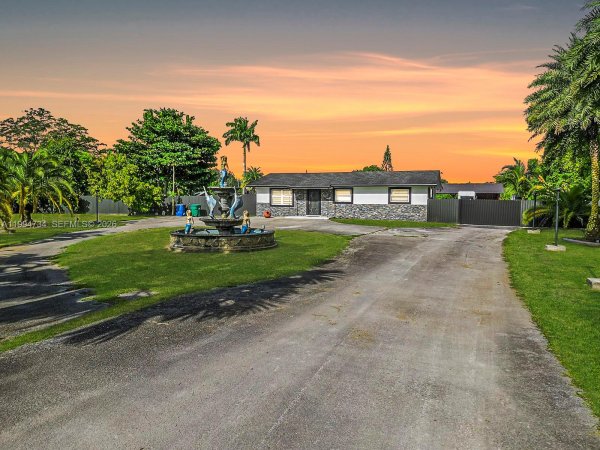 15305 SW 209th Ave Miami, FL 33187