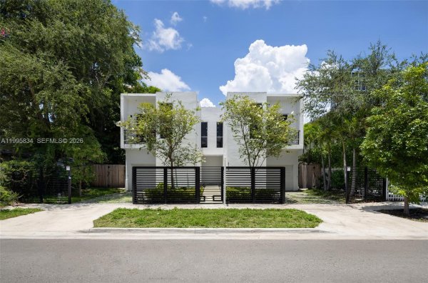 3164 Plaza St Coconut Grove, FL 33133