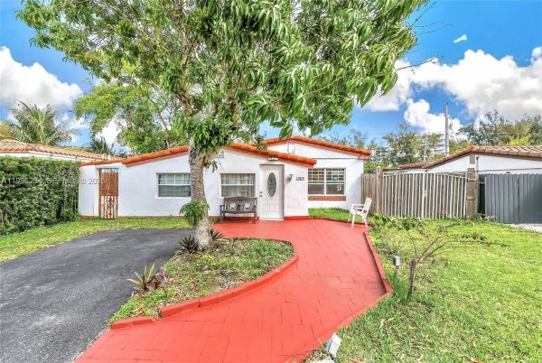 1263 NE 182nd St North Miami Beach, FL 33162