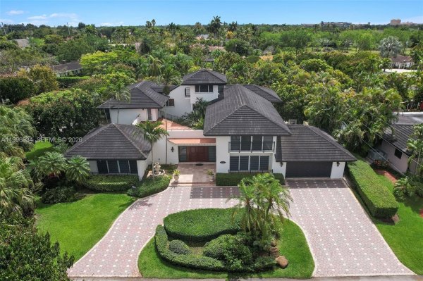 8450 SW 74th Ter Miami, FL 33143