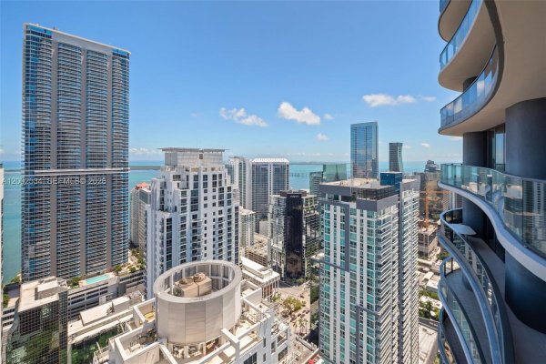 1000 Brickell Plz #PH5103 Miami, FL 33131