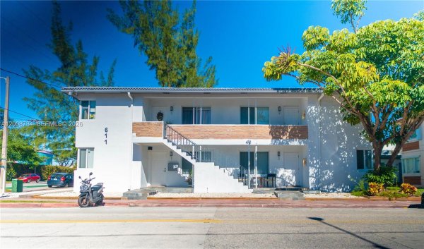 611 74th St Miami Beach, FL 33141