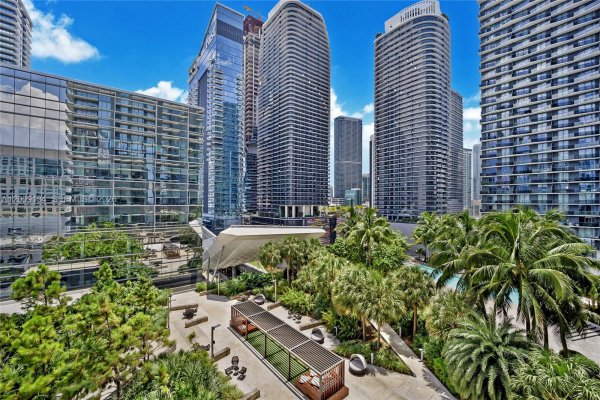 88 SW 7th St #1009 Miami, FL 33130