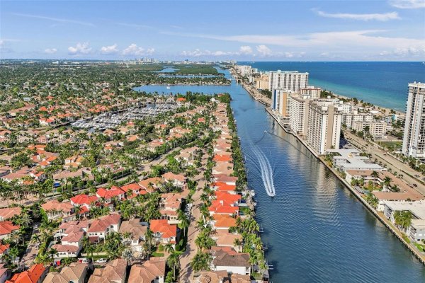 1575 Windjammer Way Hollywood, FL 33019