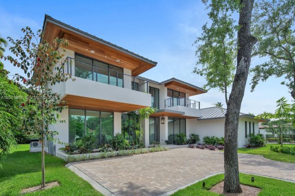 5890 SW 82nd St South Miami, FL 33143