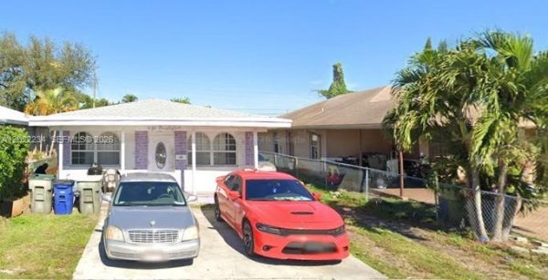 716 NW 4th St Hallandale Beach, FL 33009