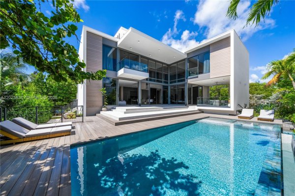 571 Glenridge Rd Key Biscayne, FL 33149