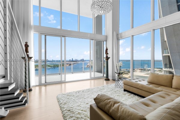 1040 Biscayne Blvd #3101 Miami, FL 33132