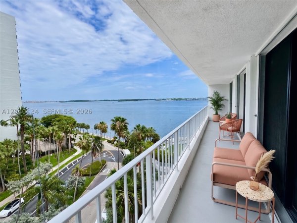 200 SE 15th Rd #9I Miami, FL 33129