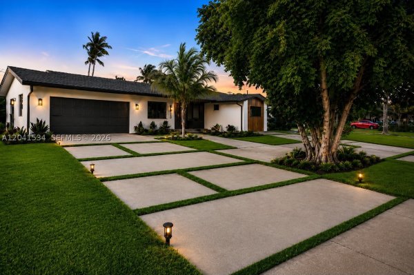 5718 NE 15th Ave Fort Lauderdale, FL 33334