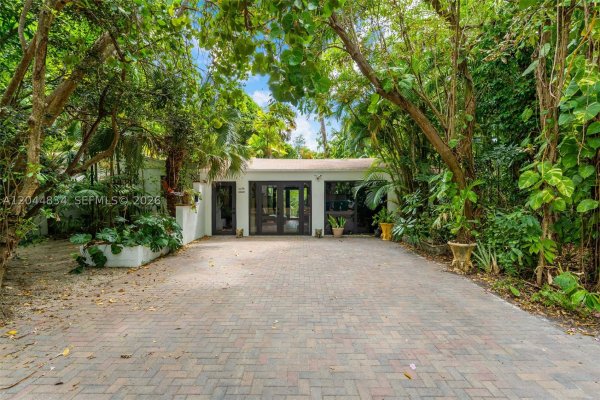 5390 Sunset Dr Miami, FL 33143