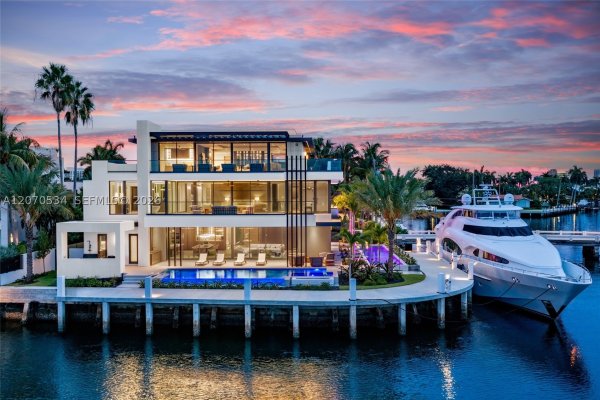 1400 W Lake Dr Fort Lauderdale, FL 33316