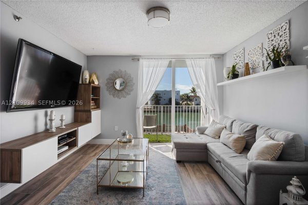 80 S Shore Dr #205 Miami Beach, FL 33141