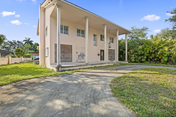 9655 Biscayne Miami Shores, FL 33138