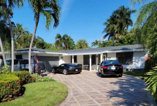 1745 NE 36th Oakland Park, FL 33334
