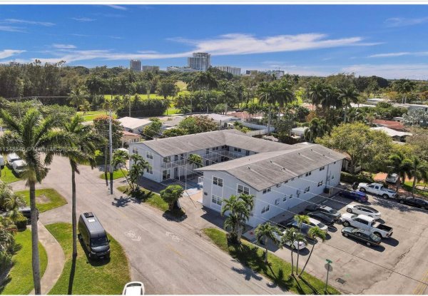 930 N 14th Hollywood, FL 33020