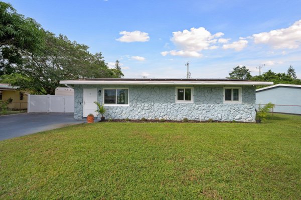 3767 SW 16th Ct Fort Lauderdale, FL 33312
