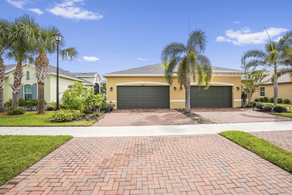 12842 SW Lake Fern Cir Port St Lucie, FL 34987