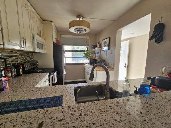 6085 S Balboa Cir #303 Boca Raton, FL 33433