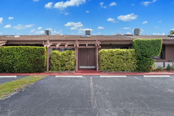 2679 S Parkview #2679 Hallandale Beach, FL 33009