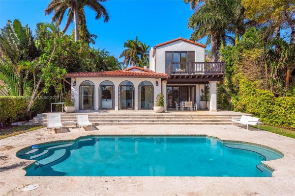 527 E Dilido Dr Miami Beach, FL 33139 527 E Dilido Dr Miami Beach, FL 33139