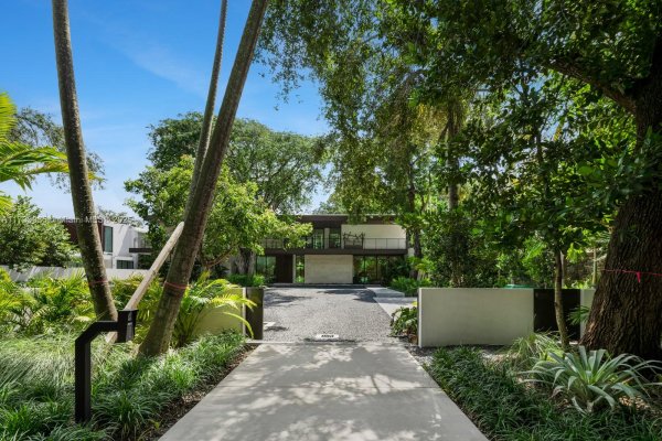 4040 Kiaora St Miami, FL 33133 4040 Kiaora St Miami, FL 33133