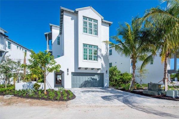 59720 Overseas Hwy #8 Marathon, FL 33050 59720 Overseas Hwy #8 Marathon, FL 33050