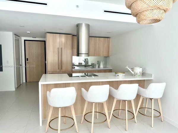 9901 W Bay Hbr #302 Bay Harbor Islands, FL 33154