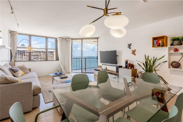 1925 Brickell Ave #D2006 Miami, FL 33129