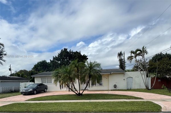 210 SW 65th Ave Pembroke Pines, FL 33023